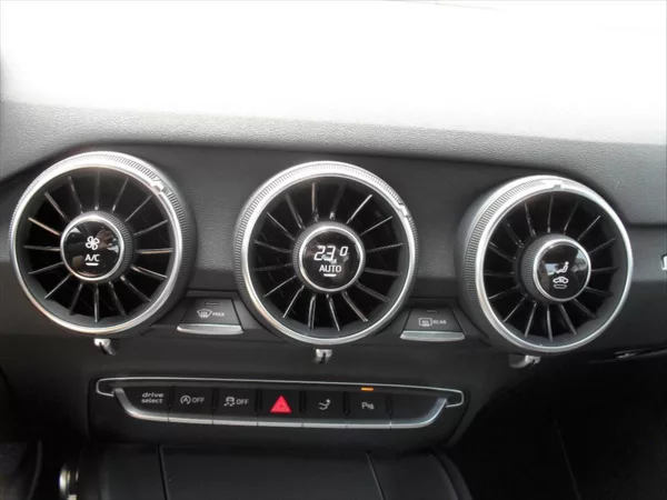 Audi TT 2,0 TDI Ultra 135Kw S-Line LED - foto 25