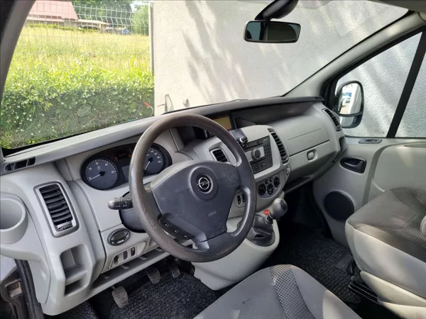 Opel Vivaro 2,5 DCi 8 Míst Webasto 2xKlima - foto 11