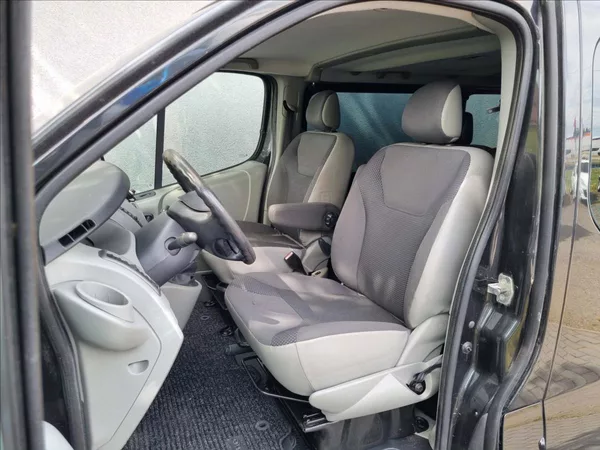 Opel Vivaro 2,5 DCi 8 Míst Webasto 2xKlima - foto 13