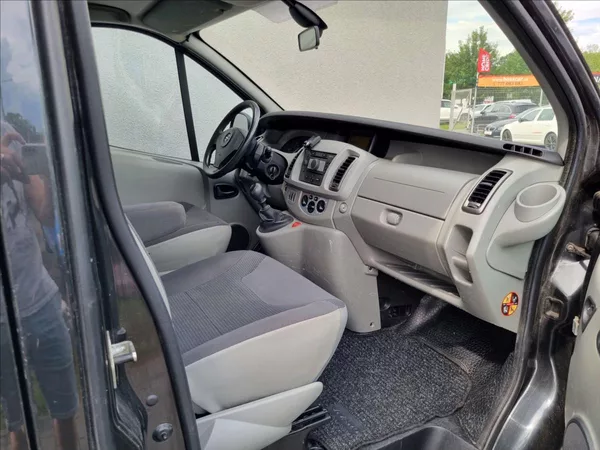 Opel Vivaro 2,5 DCi 8 Míst Webasto 2xKlima - foto 17