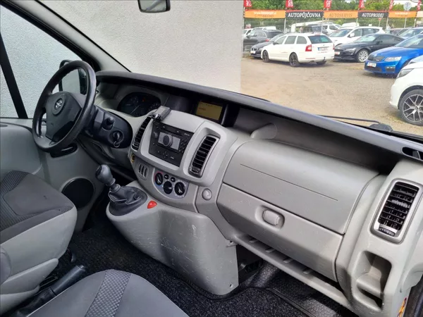 Opel Vivaro 2,5 DCi 8 Míst Webasto 2xKlima - foto 18