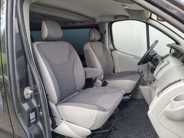 Opel Vivaro 2,5 DCi 8 Míst Webasto 2xKlima - foto 19