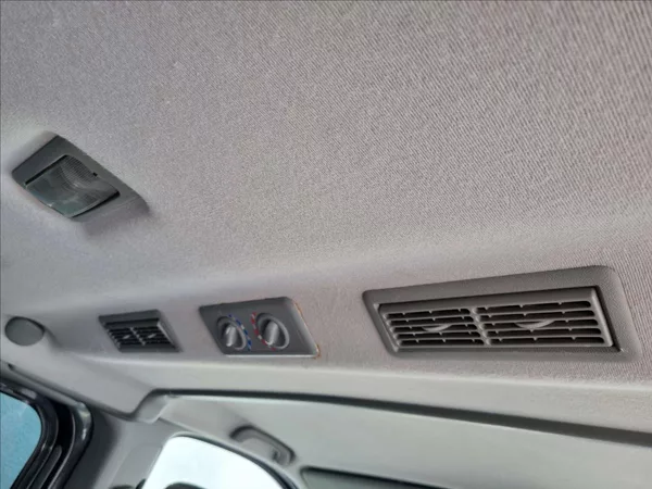 Opel Vivaro 2,5 DCi 8 Míst Webasto 2xKlima - foto 24