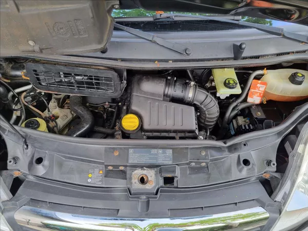 Opel Vivaro 2,5 DCi 8 Míst Webasto 2xKlima - foto 30