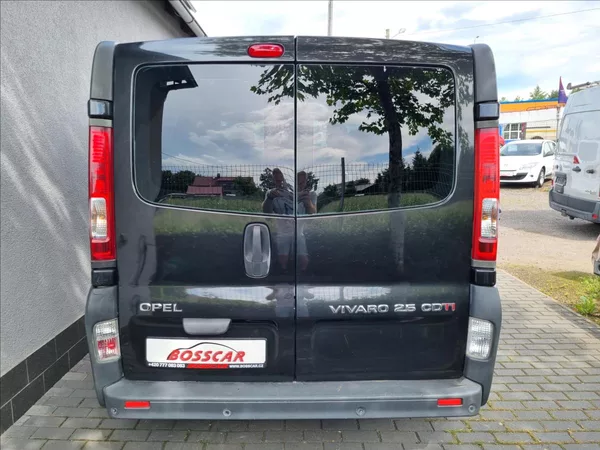 Opel Vivaro 2,5 DCi 8 Míst Webasto 2xKlima - foto 5
