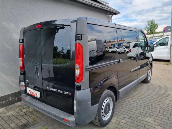 Opel Vivaro 2,5 DCi 8 Míst Webasto 2xKlima - foto 6