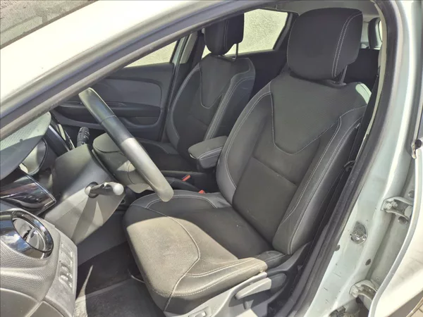 Renault Clio 1,2 i GrandTour Klima Výhřev - foto 13