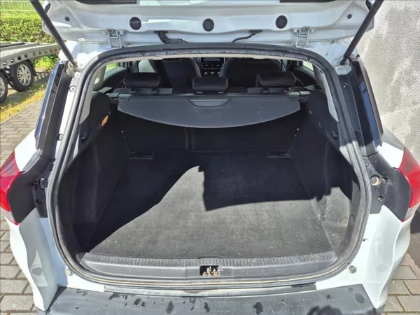 Renault Clio 1,2 i GrandTour Klima Výhřev - foto 16