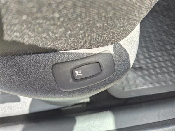 Renault Clio 1,2 i GrandTour Klima Výhřev - foto 25