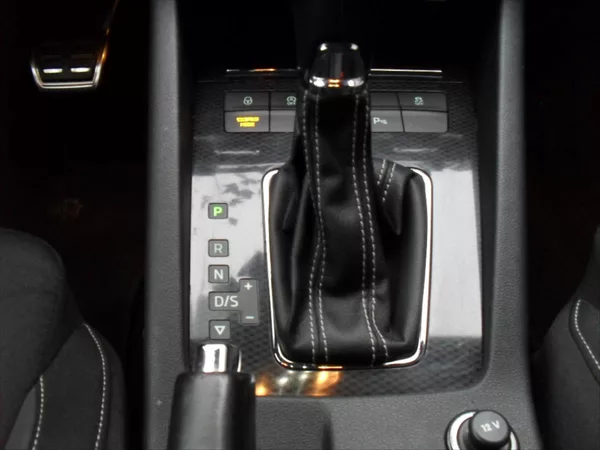 Škoda Octavia 2,0 RS 4x4 DSG LED Panoram DPH - foto 23