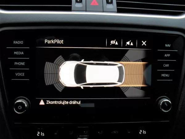 Škoda Octavia 2,0 RS 4x4 DSG LED Panoram DPH - foto 27