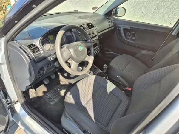 Škoda Fabia 1,4 i 16V Combi Klima Facelift - foto 11