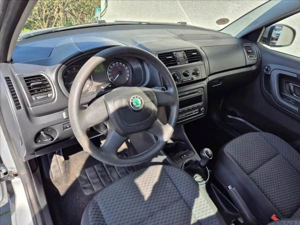 Škoda Fabia 1,4 i 16V Combi Klima Facelift - foto 12