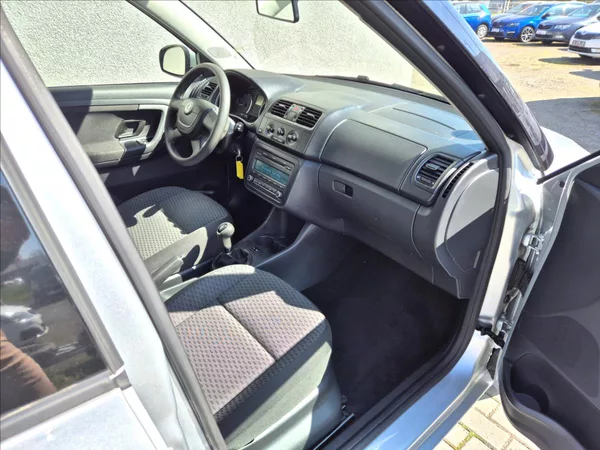 Škoda Fabia 1,4 i 16V Combi Klima Facelift - foto 21