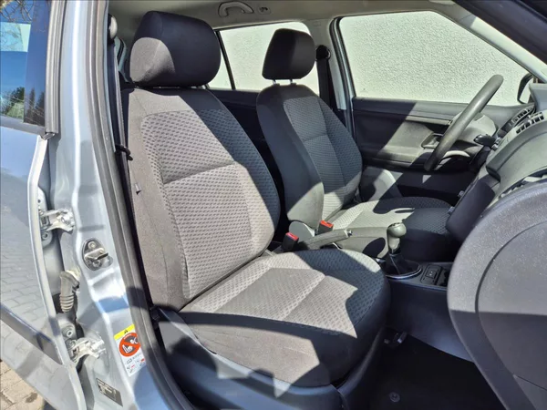 Škoda Fabia 1,4 i 16V Combi Klima Facelift - foto 23