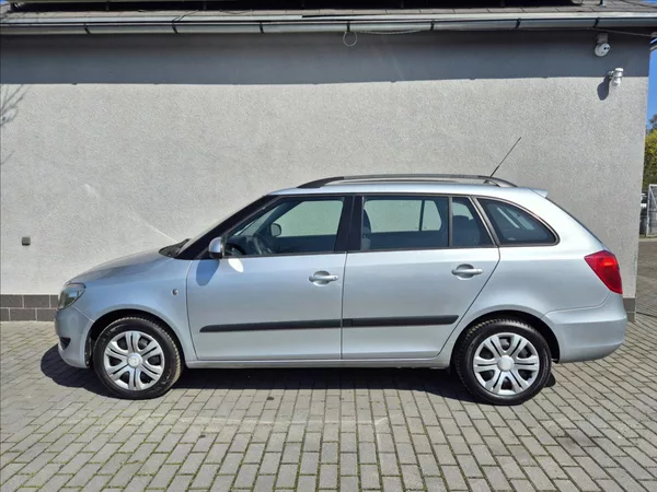 Škoda Fabia 1,4 i 16V Combi Klima Facelift - foto 3