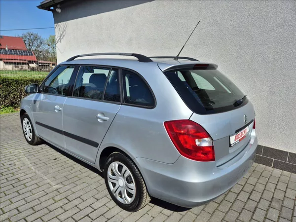 Škoda Fabia 1,4 i 16V Combi Klima Facelift - foto 4