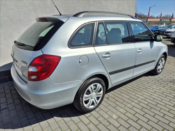 Škoda Fabia 1,4 i 16V Combi Klima Facelift - foto 6