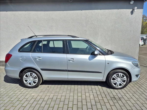 Škoda Fabia 1,4 i 16V Combi Klima Facelift - foto 8