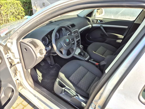 Škoda Octavia 1,4 TSI Combi Klima Výhřev ESP - foto 11