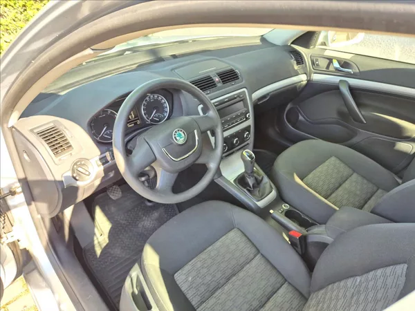 Škoda Octavia 1,4 TSI Combi Klima Výhřev ESP - foto 12