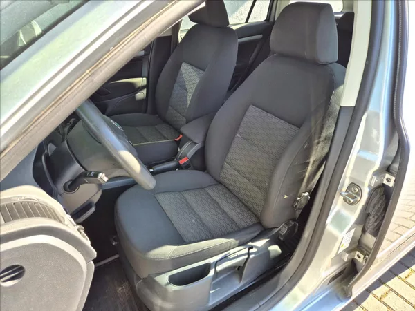 Škoda Octavia 1,4 TSI Combi Klima Výhřev ESP - foto 13