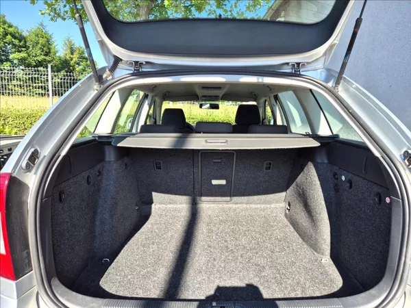 Škoda Octavia 1,4 TSI Combi Klima Výhřev ESP - foto 16