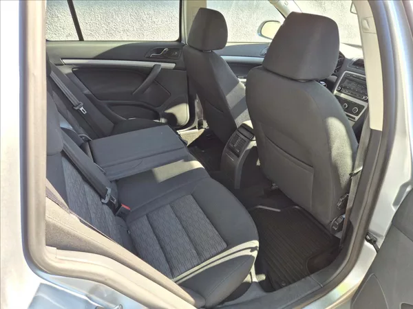 Škoda Octavia 1,4 TSI Combi Klima Výhřev ESP - foto 19