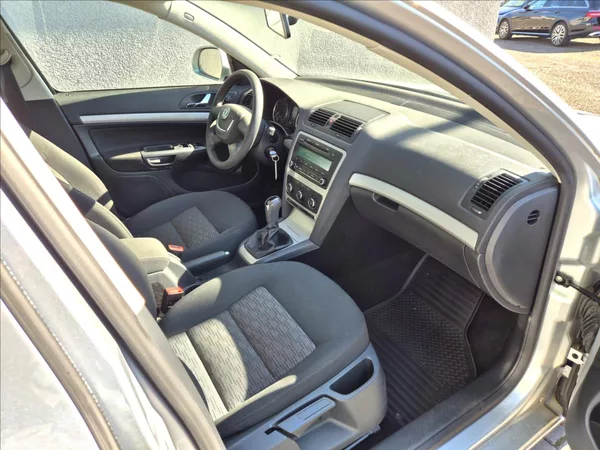 Škoda Octavia 1,4 TSI Combi Klima Výhřev ESP - foto 20
