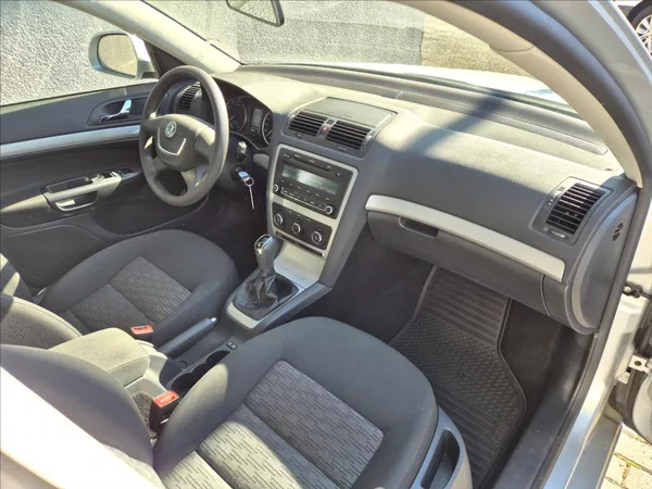 Škoda Octavia 1,4 TSI Combi Klima Výhřev ESP - foto 21