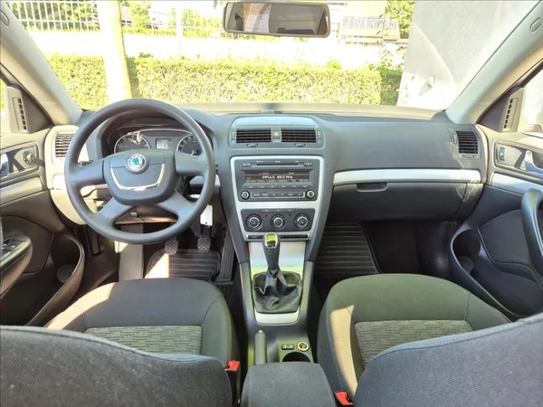 Škoda Octavia 1,4 TSI Combi Klima Výhřev ESP - foto 23