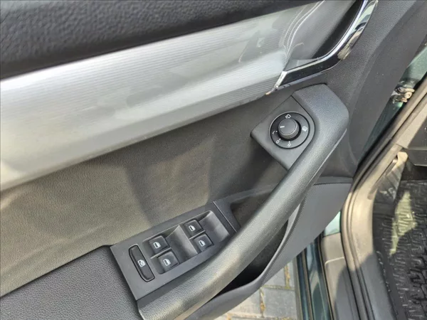 Škoda Octavia 2,0 TDI 110Kw El.Kufr Webasto! - foto 14
