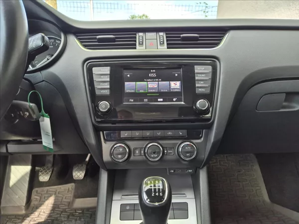 Škoda Octavia 2,0 TDI 110Kw El.Kufr Webasto! - foto 25