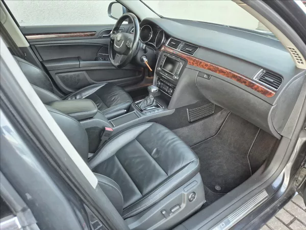 Škoda Superb 2,0 TDI 125KW DSG Kůže Xenon - foto 25