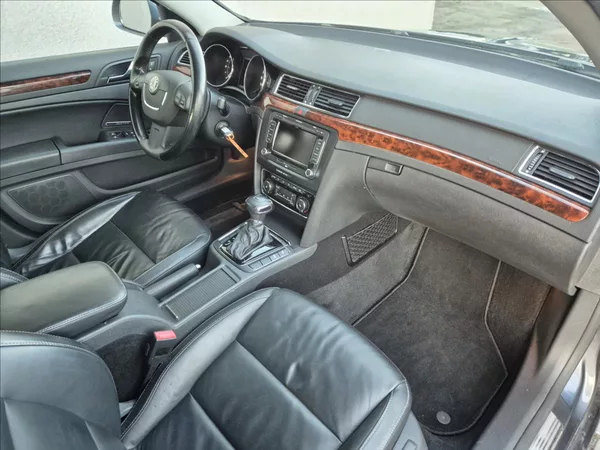 Škoda Superb 2,0 TDI 125KW DSG Kůže Xenon - foto 26