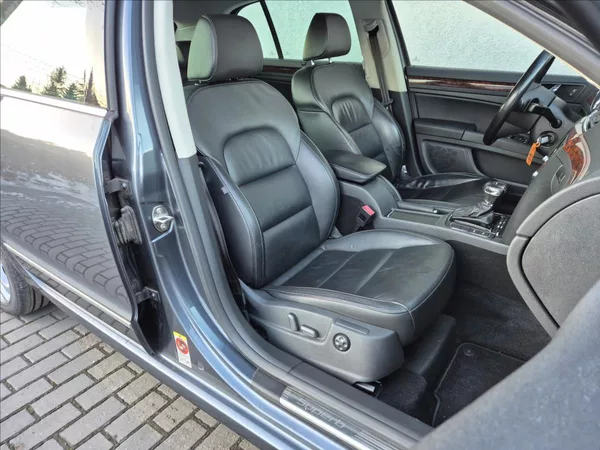 Škoda Superb 2,0 TDI 125KW DSG Kůže Xenon - foto 27