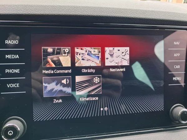 Škoda Karoq 2,0TDi DSG 4x4 SPORTLINE NAVI - foto 36