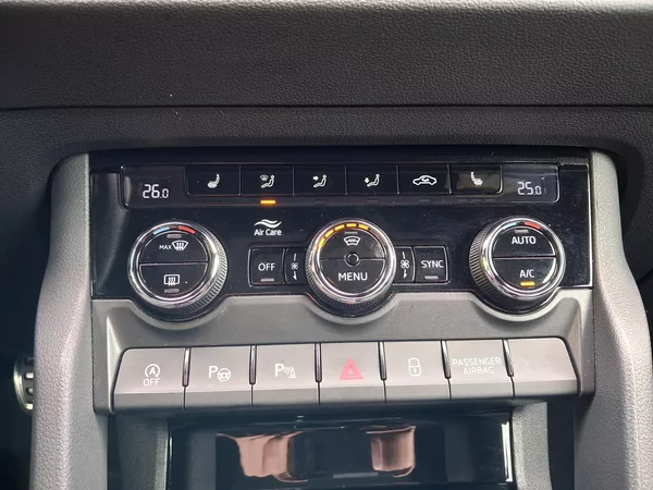 Škoda Karoq 2,0TDi DSG 4x4 SPORTLINE NAVI - foto 38