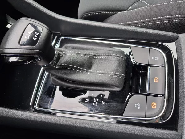 Škoda Karoq 2,0TDi DSG 4x4 SPORTLINE NAVI - foto 39