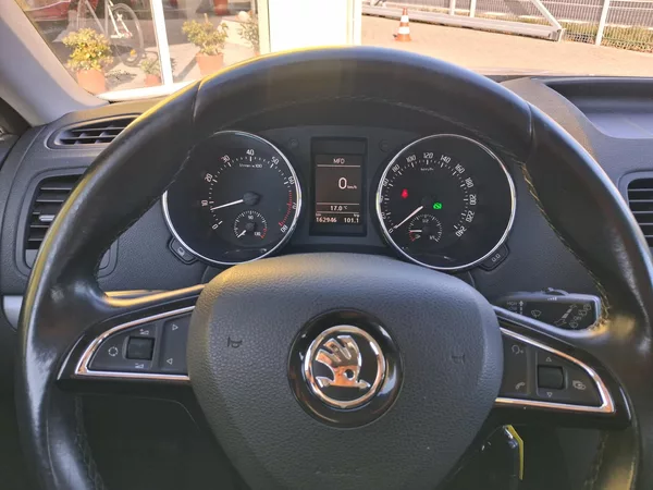 Škoda Yeti 1,2TSi DSG NAVI BEZ KOROZE! - foto 24