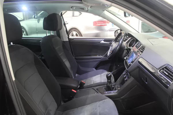 Volkswagen Tiguan 2.0TDI 110kW R-Line FULL LED - foto 23
