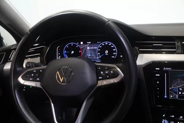 Volkswagen Passat 2.0TDI DSG Matrix display - foto 30