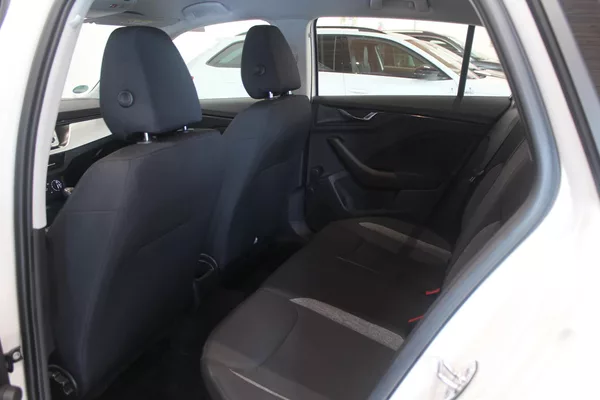 Škoda Scala 1.0 TSI 70kW Klima LED - foto 16