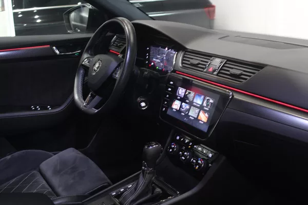 Škoda Superb 2.0TDI DSG SportLine Display - foto 23