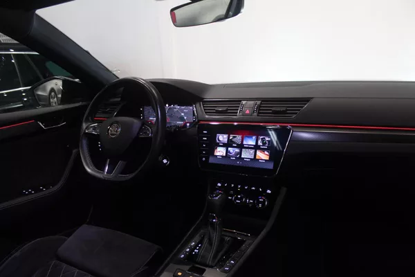 Škoda Superb 2.0TDI DSG SportLine Display - foto 27