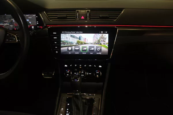 Škoda Superb 2.0TDI DSG SportLine Display - foto 30