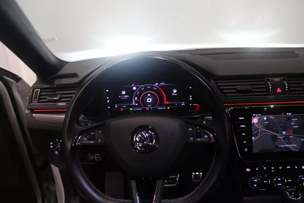 Škoda Superb 2.0TDI DSG SportLine Display - foto 34