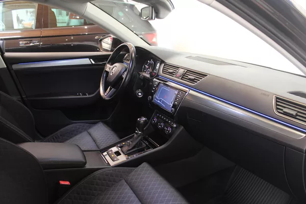 Škoda Superb 2.0TDI DSG STYLE+ Navi LED - foto 24
