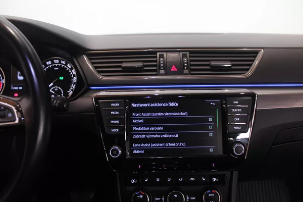 Škoda Superb 2.0TDI DSG STYLE+ Navi LED - foto 33