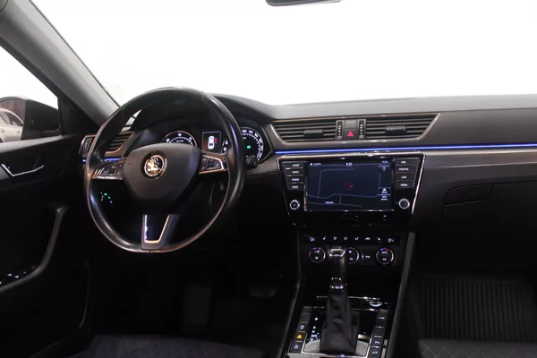 Škoda Superb 2.0TDI DSG STYLE+ Navi LED - foto 37